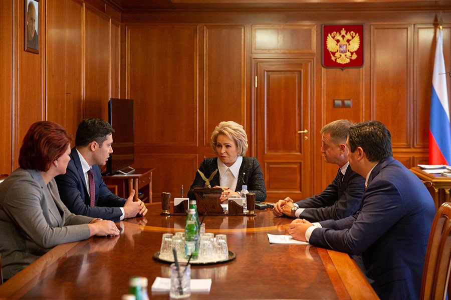 rugradeu's tweet photo. "Тетя Валя" назвала технократов "яйцеголовыми".
По «подтвержденной статистике» Матвие��ко, 68 % калининградцев относятся «положительно» или «безусловно положительно» к деятельности Алиханова.
https://t.co/fdjvueF6zU https://t.co/gXHzo4H7yN