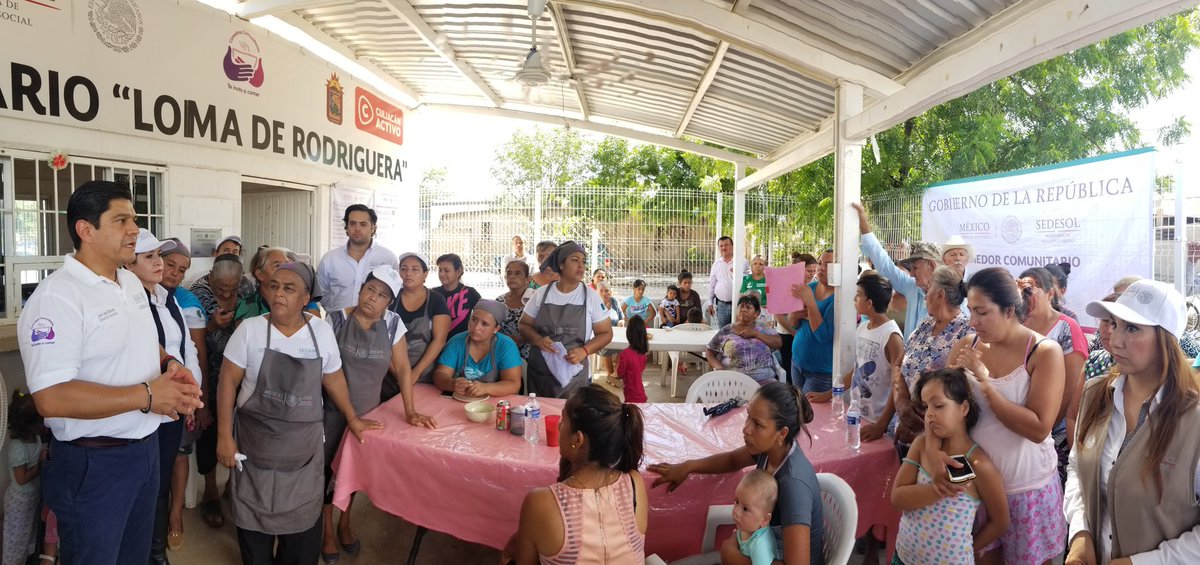 Desde el inicio de la contingencia, en el #ComedorComunitario Loma de Rodriguera de <a href="/SEDESOL_mx/">Sedesol México</a>, las voluntarias han preparado desayunos, comidas y cenas para más de 500 personas de su comunidad. #FuerzaSinaloa #SedesolPresente