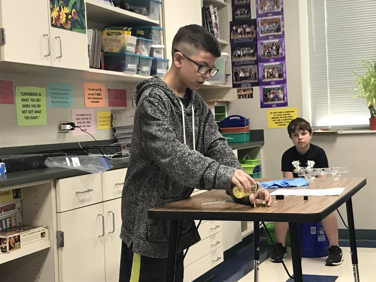 MrsRogersGT's tweet photo. In Mrs. Rip’s class at @WISDMeador I got to see Jacobe demo a science experiment he designed to test his hypothesis about light refraction w/ different materials based on #research. His classmates were #engaged in his lesson &amp; asked great Qs. #differentiation #extendlearning https://t.co/zb5X1PpEAC