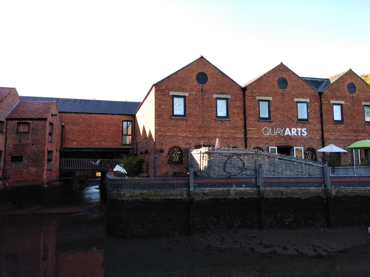 RSASouthEast's tweet photo. Good evening everyone, this is Claire Doran, South East Area Manager, live-tweeting for you from the Isle of Wight at tonight's meeting on understanding different approaches to wellness at @quayarts. #RSAIOW #RSAWellbeing #wellness https://t.co/bglHw3pywn