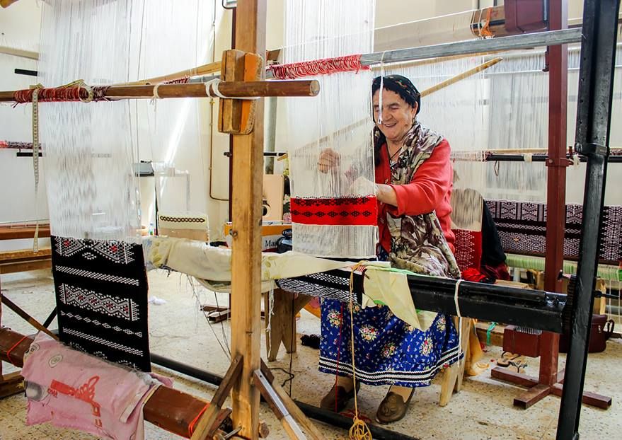 ambafrancealger's tweet photo. L' @IFAlgerie lance son exposition photo sur les métiers en voie de disparition, fruit d'un travail de 4 mois de stagiaires formés par Nora Zaïr! Venez les encourager et découvrir ces métiers demain à 18h à l' #IFOran!
Retrouvez l'article de @TheCasbahPost https://t.co/Bjv8iopijp https://t.co/cce5xPJh3W
