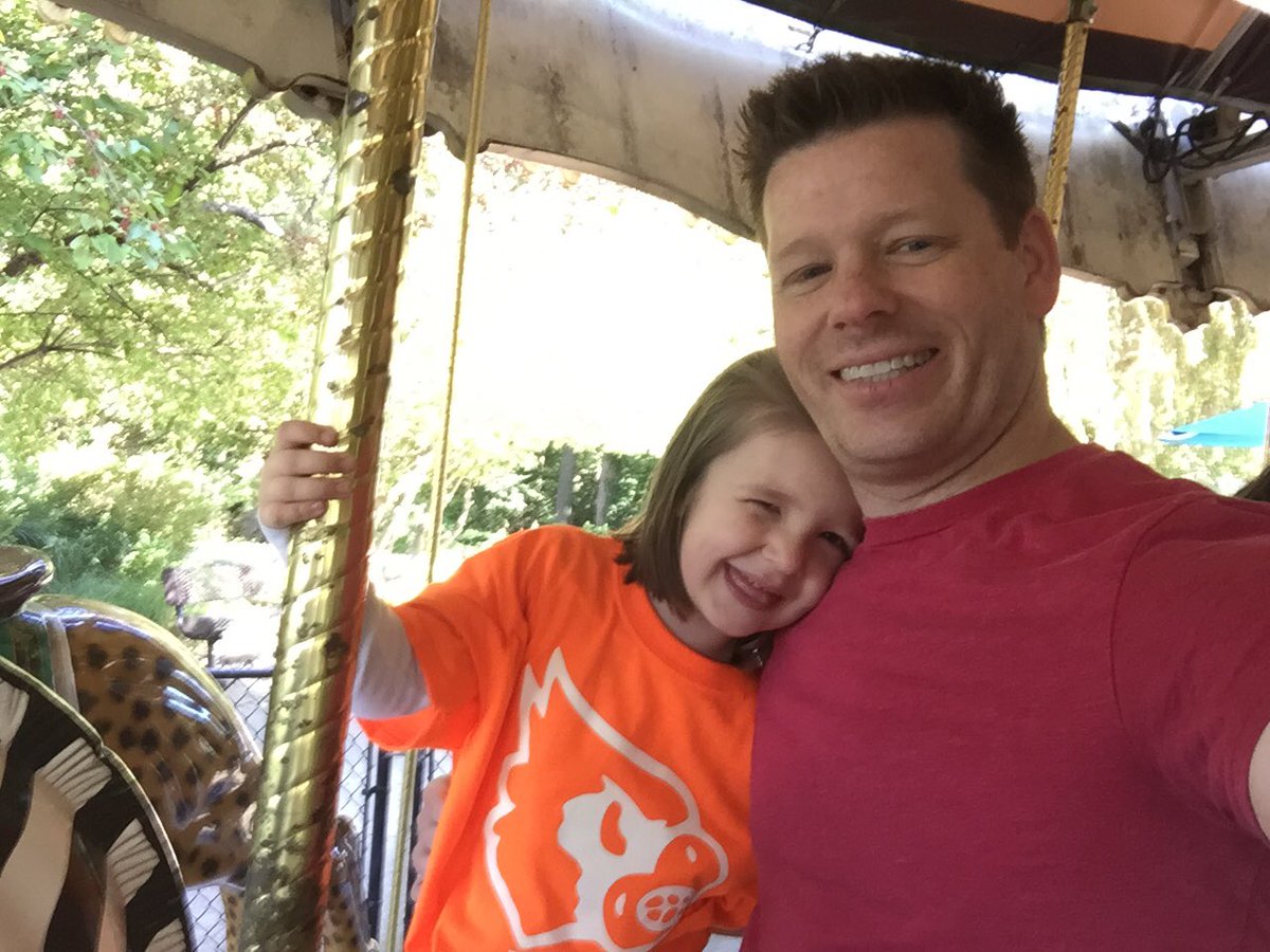 jonathaneckberg's tweet photo. Spent the rest of my morning on a pre-school field trip to the zoo. Always fun to spend time with this kid! https://t.co/e0DcXon4kM