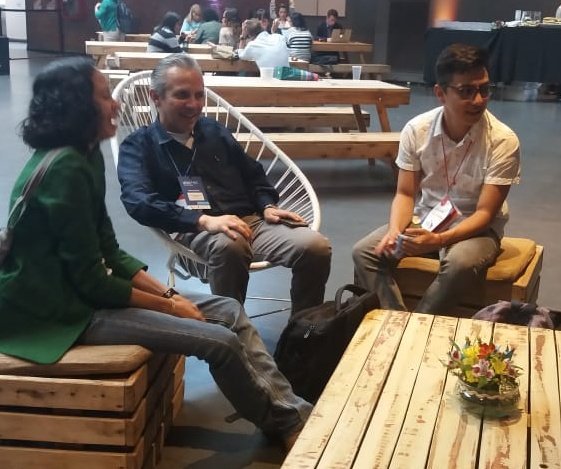 GobDigitalCO's tweet photo. Ganadores de #DatosalaU comparten impresiones sobre la importancia de los #DatosAbiertos en el periodismo, con @colmanromi, en el marco de la #SemanadeDatos que se realiza en Argentina. #OpenDataWeek #Abrelatam18 #IODC18 #ElFuturoDigitalEsDeTodos https://t.co/wAg1geeAKA