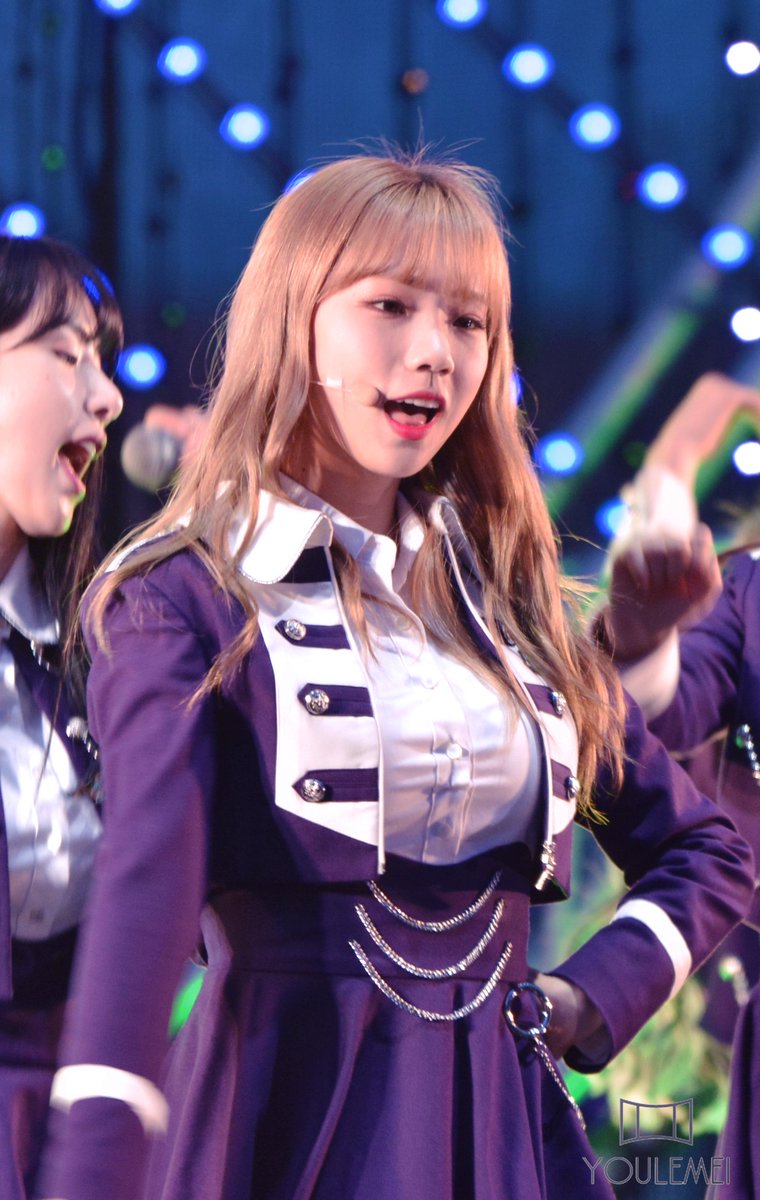 YOULEMEI3's tweet photo. 20180506 코엑스 공연???HQ(2)
 여름님 굿나잇!
#우주소녀 #여름 https://t.co/WejMaQ5rUD