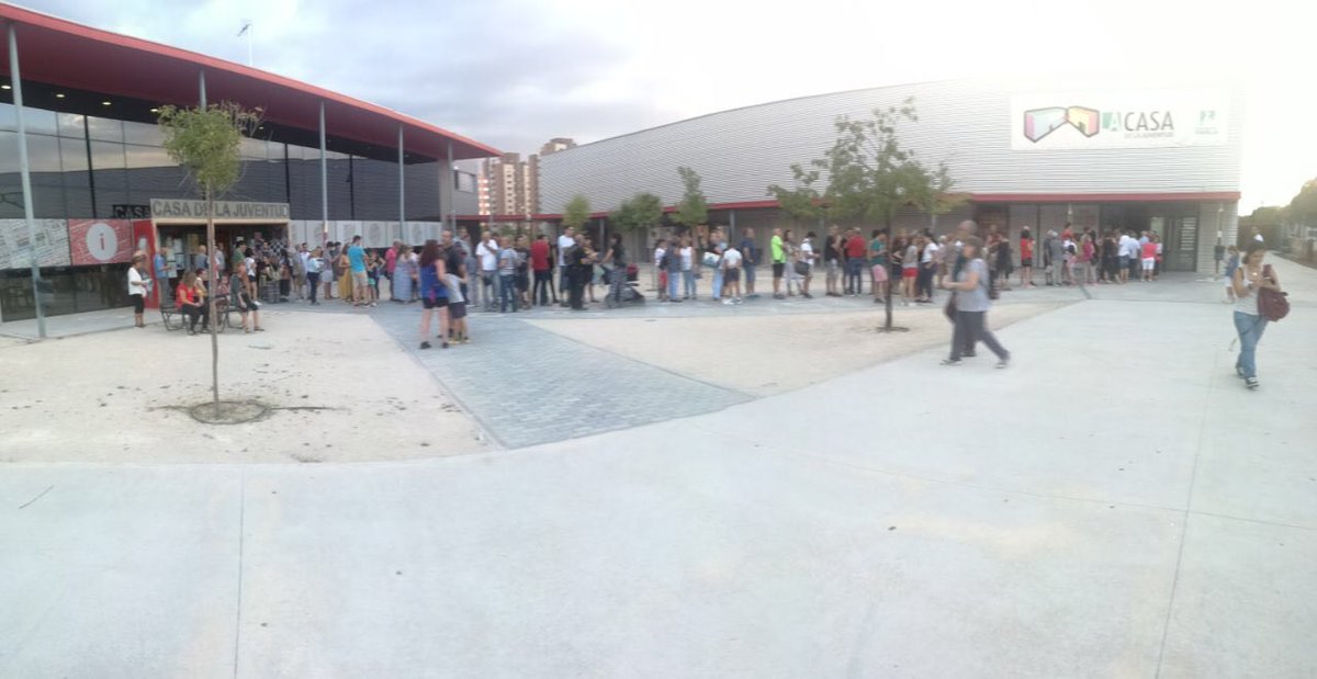 PodemosIU_Parla's tweet photo. Estamos a punto de empezar el acto sobre  los yacimientos de #Parla, que por la masiva asistencia ha tenido que sufrir un cambio de espacio de última hora.
#OtraParlaEsPosible https://t.co/Egwcffhb26