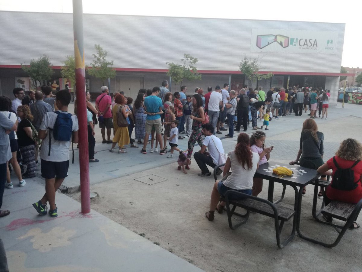 PodemosIU_Parla's tweet photo. Estamos a punto de empezar el acto sobre  los yacimientos de #Parla, que por la masiva asistencia ha tenido que sufrir un cambio de espacio de última hora.
#OtraParlaEsPosible https://t.co/Egwcffhb26