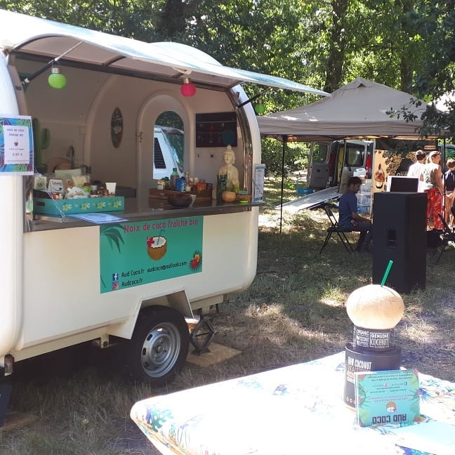 BxFoodTruckFest's tweet photo. J-2 // Une envie d'exotisme ? Samedi venez vous rafraîchir à l'eau de #coco de chez #AudCoco en observant les sportifs du #Bordeaux Bike and Run 😋
À très bientôt 😎
#BDXFTF #FoodTruck #Festival #Event #Summer https://t.co/SIQx43tulU