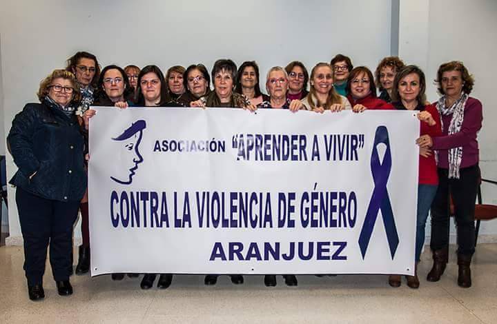 AprendervivirA's tweet photo. MINUTO DE SILENCIO por todas las mujeres, niños y niñas asesinadas. Sábado 29 septiembre 12.00horas. Plaza Ayto. Aranjuez. Desde 11.30 repartimos folletos, informamos de nuestra asociación y del propio minuto de silencio. Acompañanos. Comparte. Di NO A LA VIOLENCIA DE GÉNERO!!! https://t.co/6PRK2R0Zux