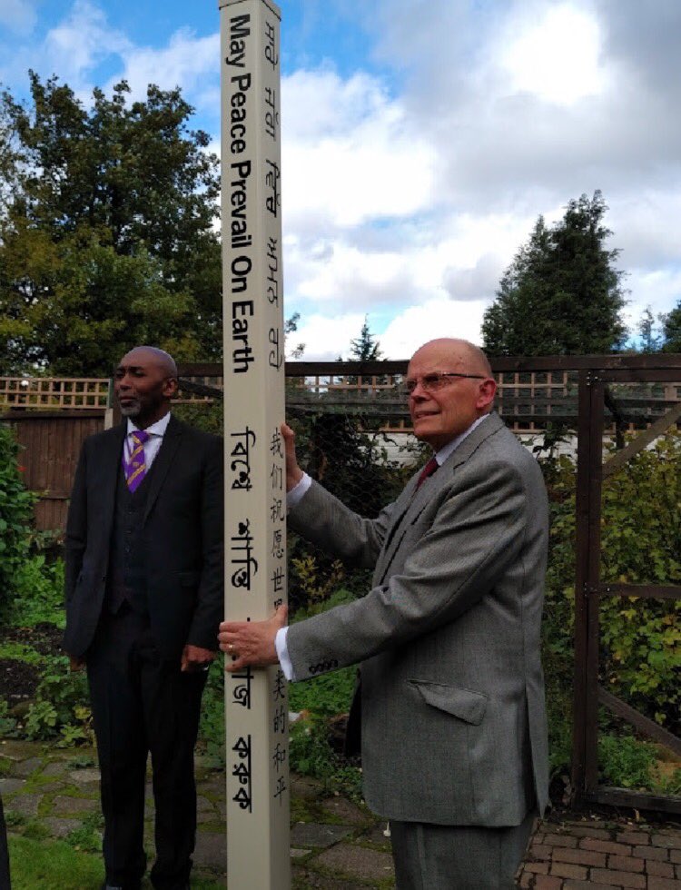 CoEdFoundation's tweet photo. The Peace Pole ceremony, held in the garden involving pupils from two schools in Birmingham.  Amazing day had by all. #PeaceDay2018 #coedfoundation #Goipeacefoundation #workingtogetherforpeace #leylines #spiritual https://t.co/2cievjhUse