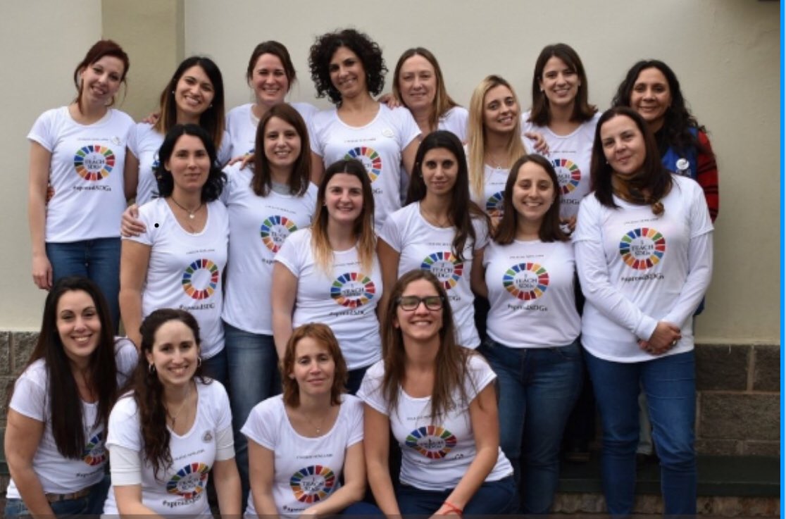 gracatala's tweet photo. Este es el equipo de maestras que hizo realidad los proyectos que sustentan “SDGS SPREAD THE WORD DAY” . Todas maravillosas. A todas ellas todo el máximo reconocimiento!! #colnls #spreadSDGs #Act4SDGs https://t.co/tzH0NEjRlg