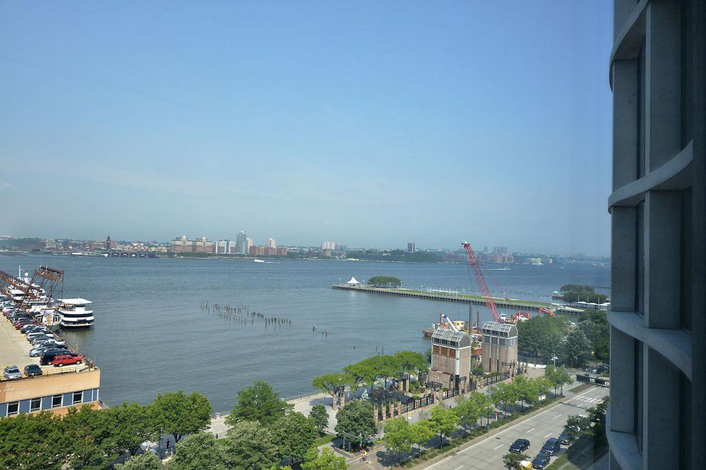 RentNYRE's tweet photo. https://t.co/qKFw8SZ7ov

 Be the first to enjoy this truly special home overlooking the Hudson River. https://t.co/xhmrRqBz4P