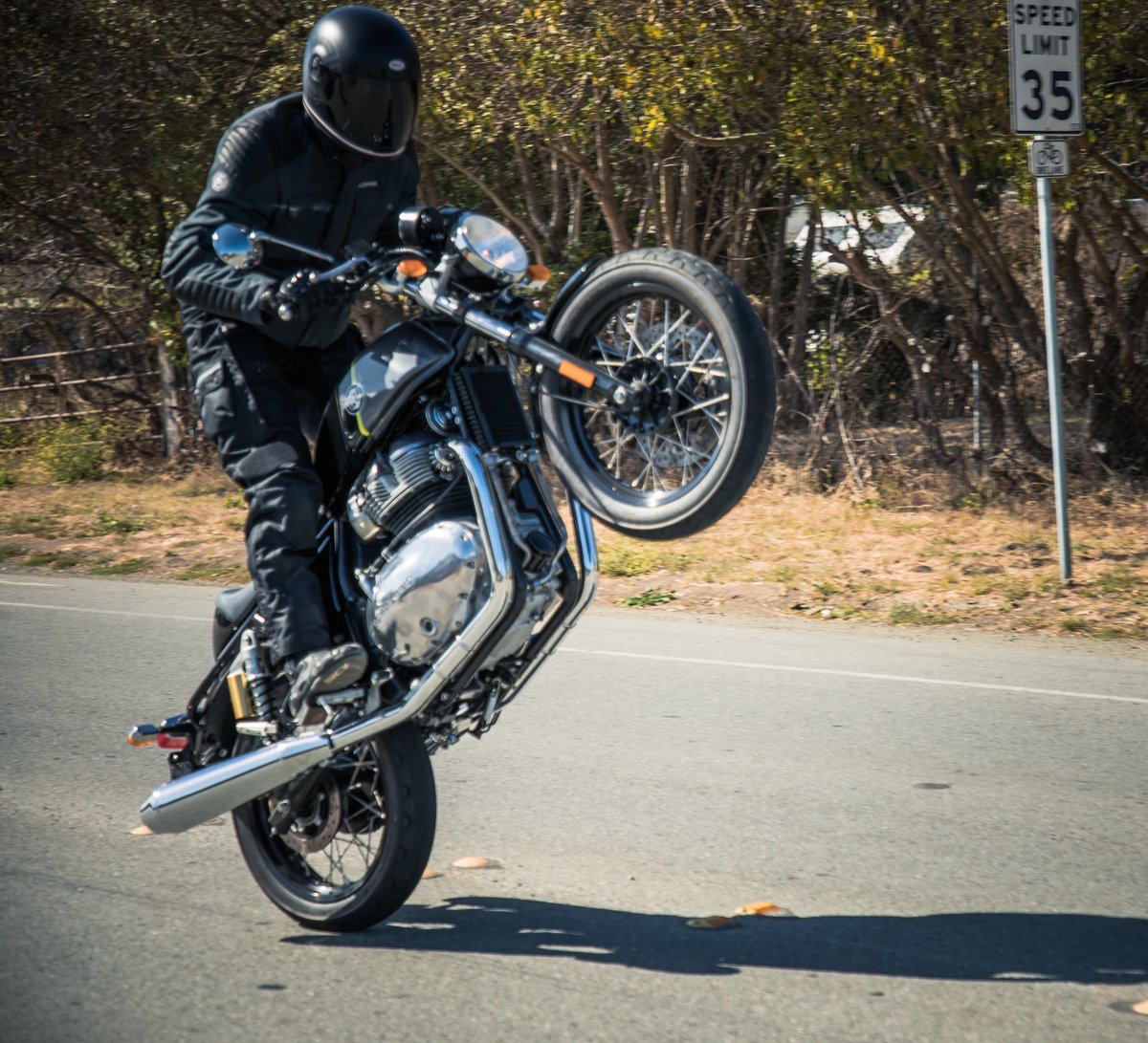 Someone is excited its Wednesday... #wheeliewednesday #royalenfieldnorthamerica #royalenfield #twins #royalenfieldtwins #650 #itsplaytime