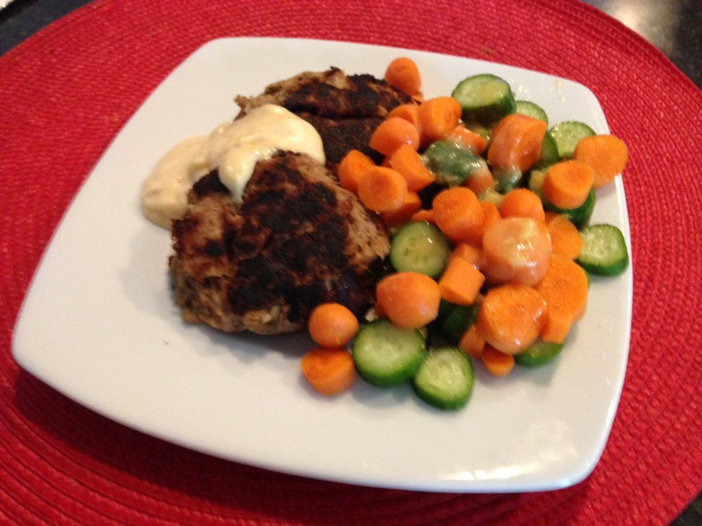 TCSherlockian's tweet image. Back on the healthy food cooking attempts, made tuna cakes today for lunch with some carrots and cucumbers on the side. #foodporn #beginnercook