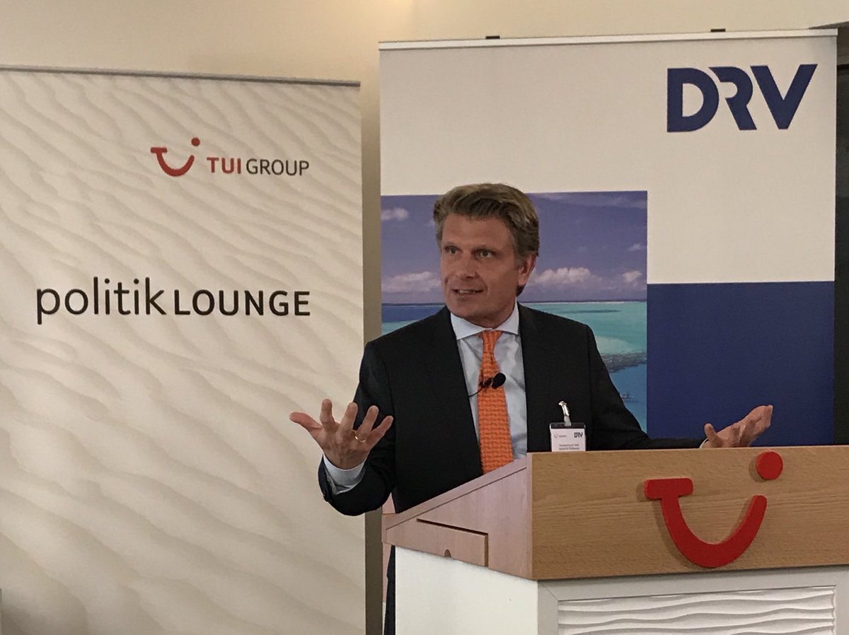 Tourismusbeauftragter der Bundesregierung @Thomas_Bareiss beim DRV-Loungegespräch in der @politiklounge der TUI: Tourismus einen größeren Stellenwert einräumen #reisewirtschaft