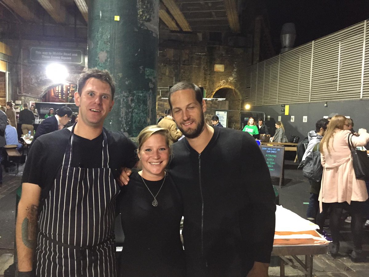 AAH_UK's tweet photo. A big round of applause is in order for the restaurants who were at #AuctionAgainstHunger last night inc. @busabaeathai, @LylesLondon, @AdamHandling, @YauatchaPastry, @smokestakUK, @LucaRestaurant, @CLAWfood, @shakeshack &amp; @TheModernPantry.

THANK YOU for your fantastic support. https://t.co/IQkrOgMo7j