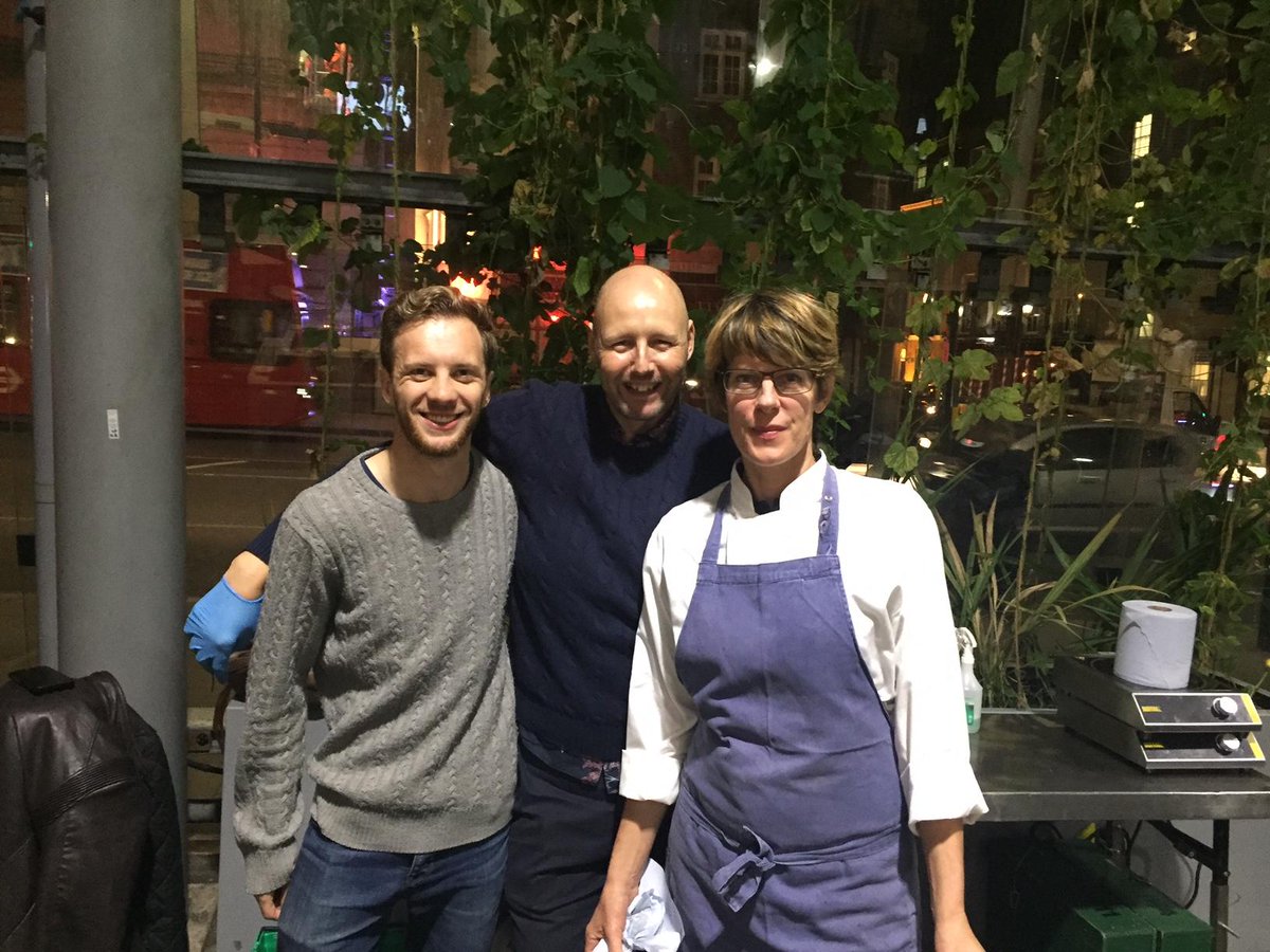 AAH_UK's tweet photo. A big round of applause is in order for the restaurants who were at #AuctionAgainstHunger last night inc. @busabaeathai, @LylesLondon, @AdamHandling, @YauatchaPastry, @smokestakUK, @LucaRestaurant, @CLAWfood, @shakeshack &amp; @TheModernPantry.

THANK YOU for your fantastic support. https://t.co/IQkrOgMo7j