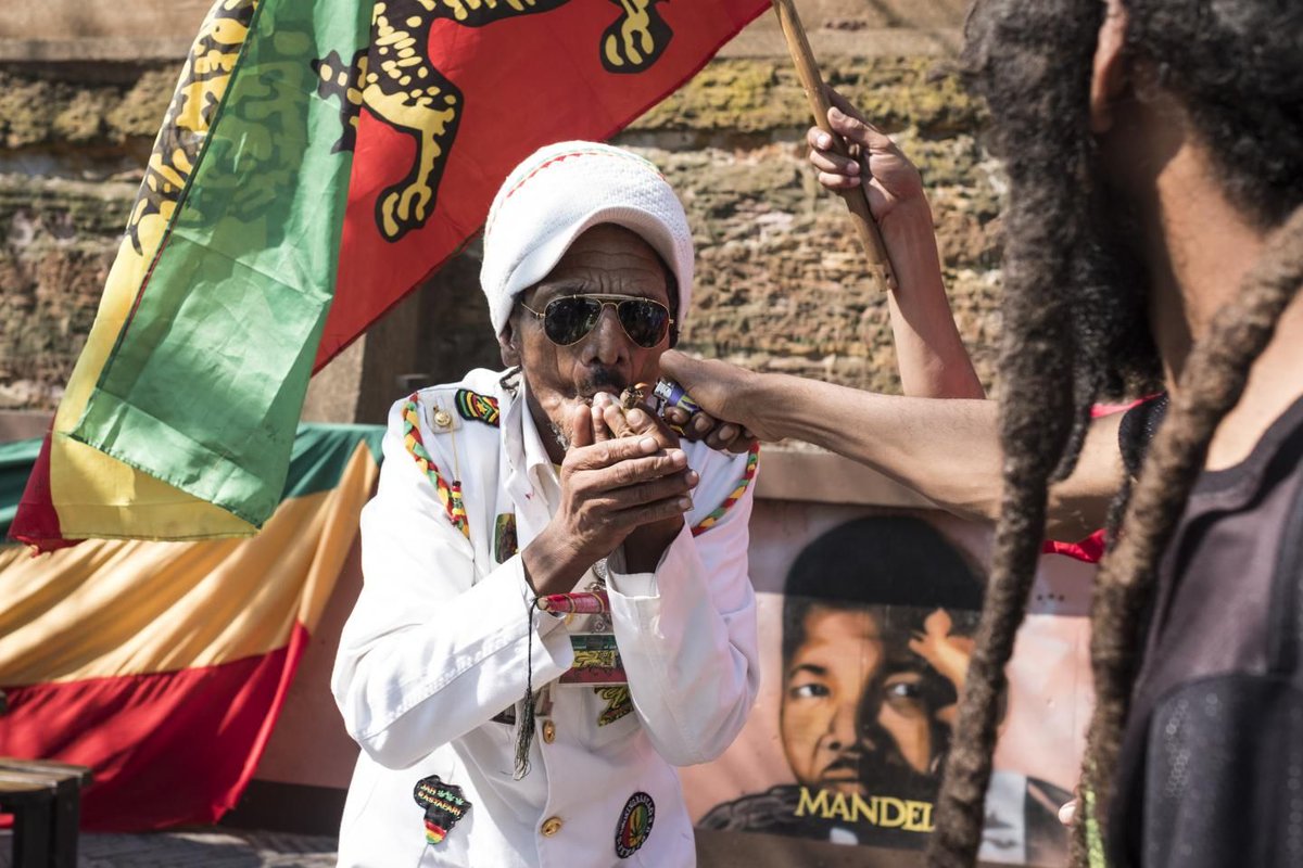 420's tweet photo. South Africa’s top court decriminalized the private use of marijuana https://t.co/8C1cdqJwGX via @Newsweek #SouthAfrica #legalization #CivilRights #herb #DaggaRuling #Africa #homegrown https://t.co/MC57Tzucmx