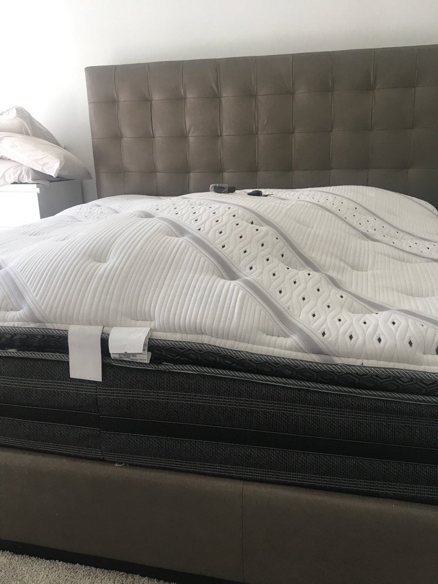 Ctrill's tweet photo. @Beautyrest What am I supposed to do with this now? #littlelumpy https://t.co/3ic0mbZahI