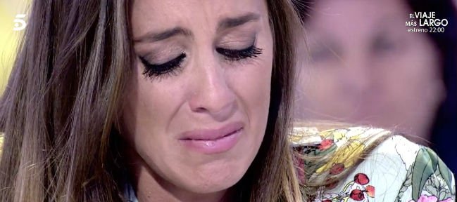 Lecturas's tweet photo. Anabel Pantoja, derrotada y entre lágrimas, aclara su salida de @salvameoficial y se emite su controvertida llamada a su tía #dramabel https://t.co/MoCSMcimOa https://t.co/vEjsbSMA95