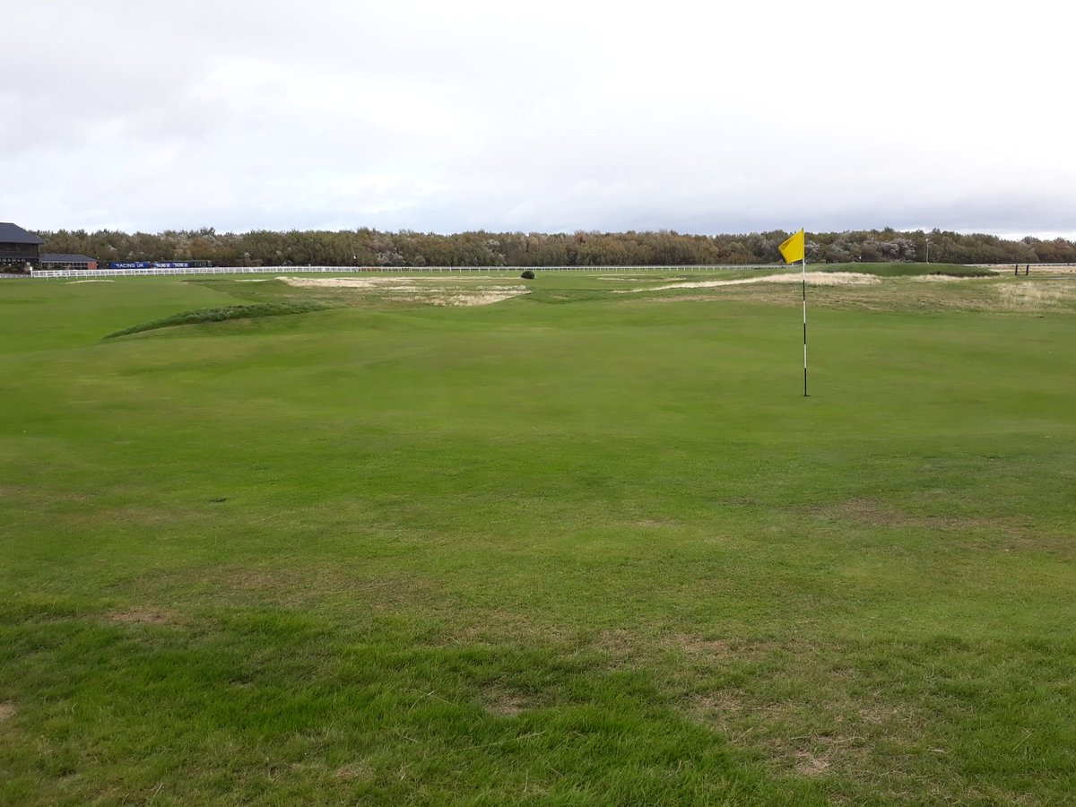 LinksFairways's tweet photo. Travel: A long walk from the station to the Musselburgh Links this morning at the start of the @golfeastlothian coastal route. #Golf #TheOpen #EastLothian #Musselburgh #Racecourse #UnlockScotland #Railway https://t.co/DPws1K4z6p