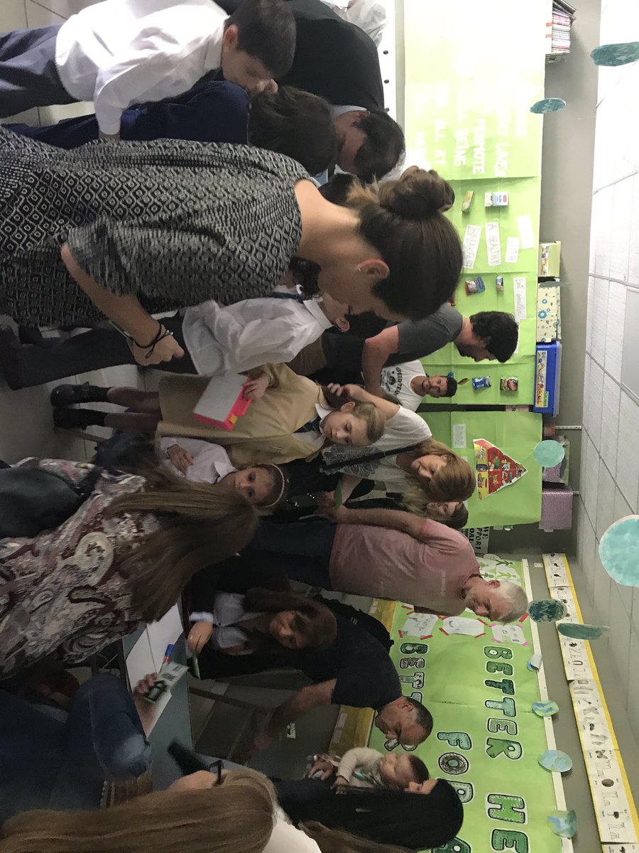 julinls20's tweet photo. They are separating in the groups #SDGs #Colnls #Goal3 https://t.co/Dy04arOQVt