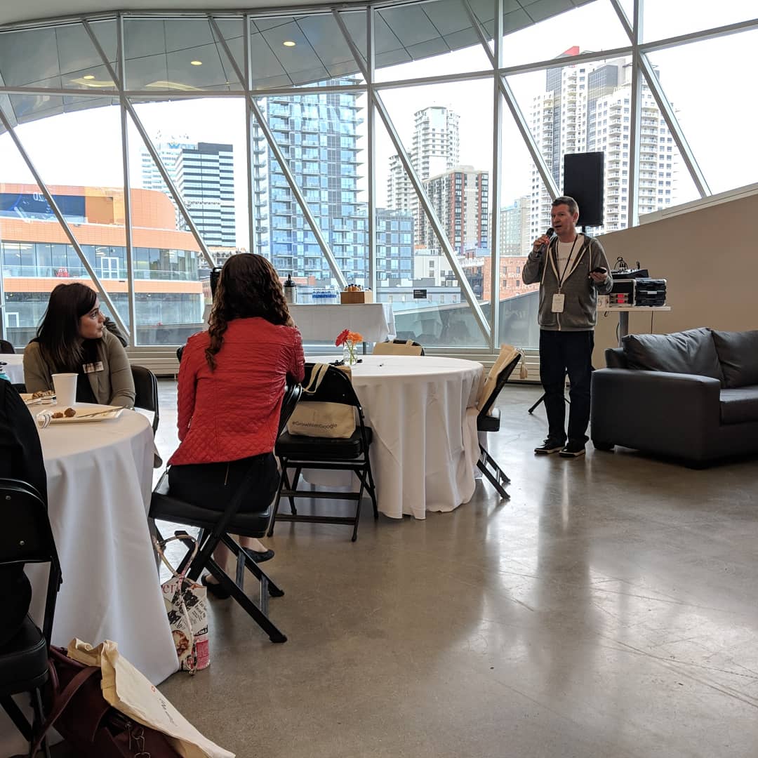 leftof_centre's tweet photo. Hanging out at #GrowWithGoogle at @RogersPlace learning all about @Google's products. Come say hi to us at the @BusinessLinkAB table! https://t.co/dFjHsVyXrj