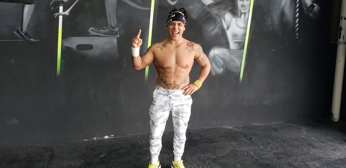 JUVENTUDGUERRE2's tweet photo. Si estas a punto de rendirte , piensalo 2 vaces ...recuerda que yo nunca me rendi !!! #STAYJUICY #fit #fitnessmotivation #fitlife #Juventudguerrera #theonetheonlyonethejuiciestone #Cruiserweightmaster #Luchamaster
#MADJUICE #MAD #superstar #dj #TheJuice 😎🔝
@LaArenaTV https://t.co/SOuPryLjju