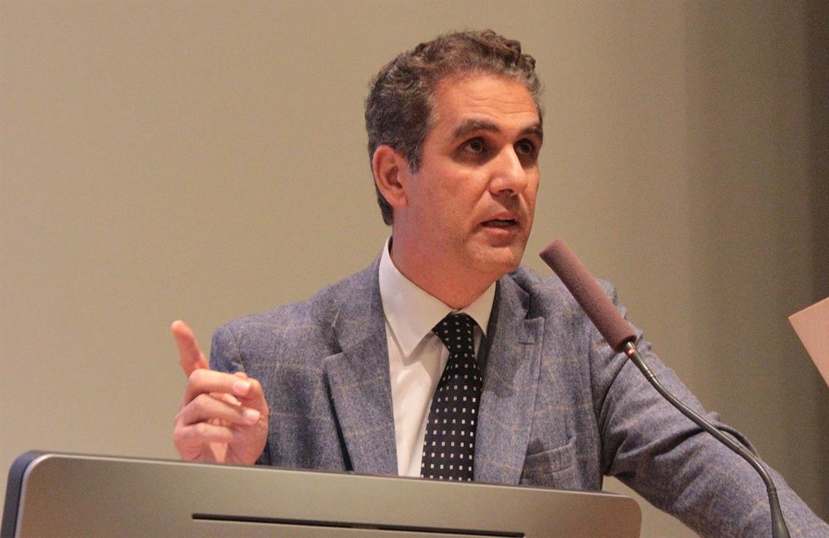 giopge's tweet photo. Pare che @MarcelloFoa, non avendo trascorsi alla Leopolda, non fosse degno di fare il #PresidenteRAI.
#FoaPresidente
#GoMarcelloGo https://t.co/LjbO8bC1i7
