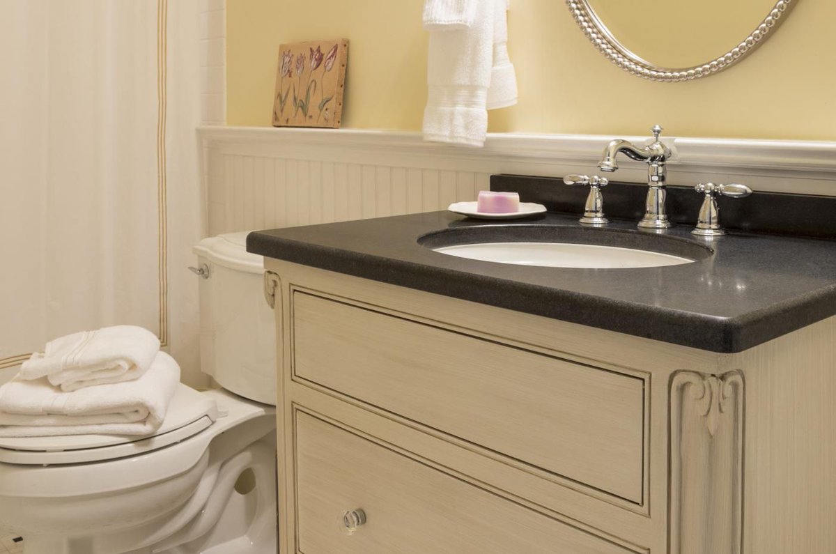 DCFaricy's tweet photo. Depending on the scale of the #bathroom renovation, you may (or may not) want to hire a #contractor.  https://t.co/k71ueJlCCq https://t.co/piMpuFQpfH
