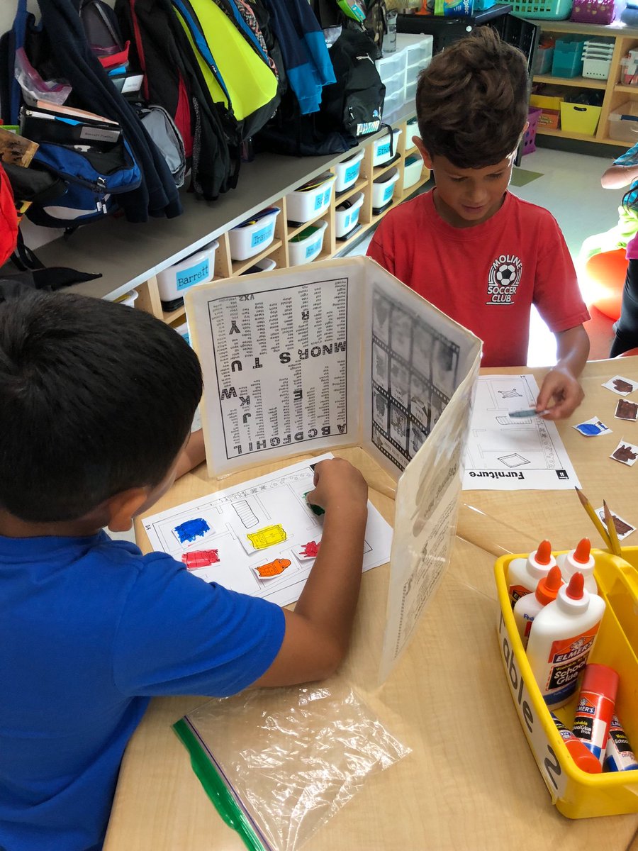 MrsOswald1's tweet photo. Students in @MrsOlsonsRoom doing #matchmine! 👍 #kagan #cooperativelearning #hamfam #molinepride https://t.co/CRRjN7caH5