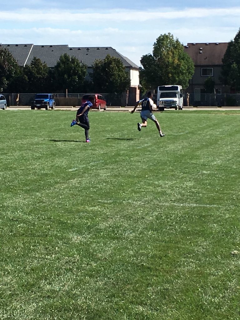 GFSSRugby's tweet photo. Camron with the juke and a 40m try!!! His Second #gogryphons GFSS 22-0 AHSS https://t.co/kETPbA33P6