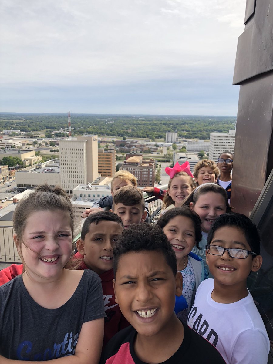 zhao_SMSD's tweet photo. 4th grade field trip to the Kansas State Capitol #Rockets512 https://t.co/hjlyiLEhXo