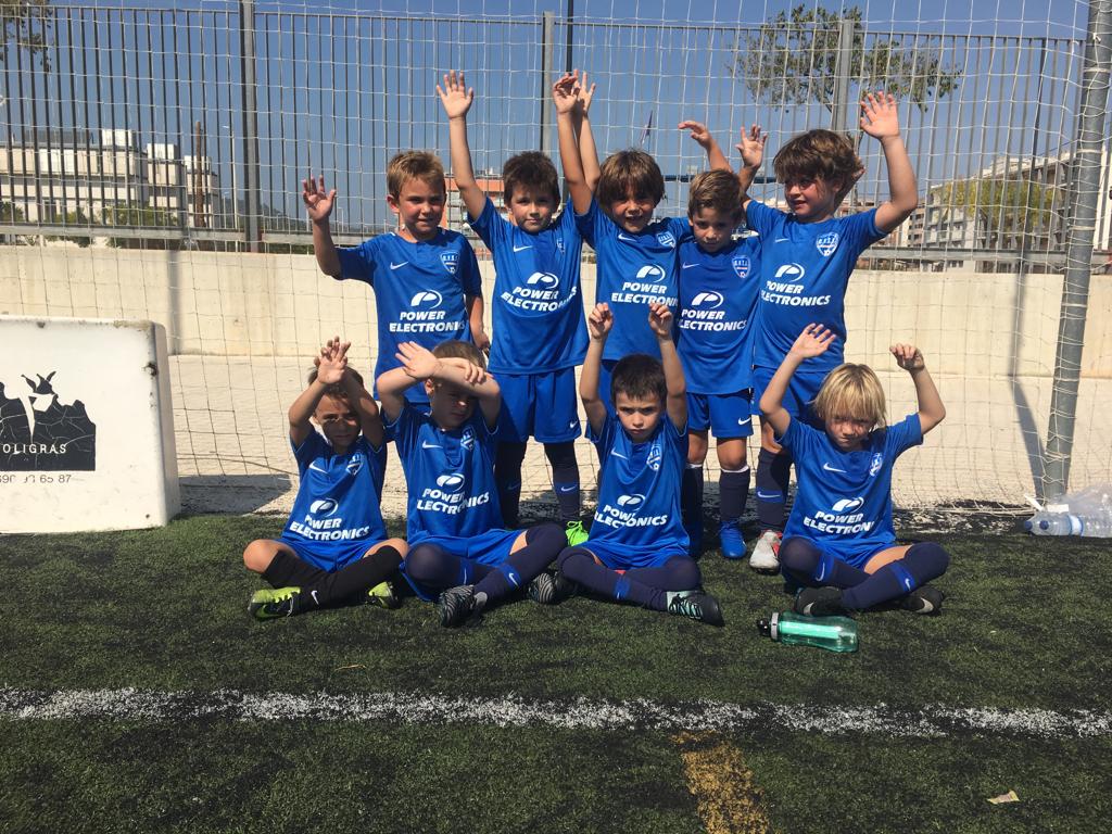 CFSANJOSE's tweet photo. IMÁGENES | Esta semana tenemos más fotos, aparte de las del partido que enfrentó al JUVENIL A y @alborayaud

Animaros y mandarnos imágenes de los partidos del fin de semana 📸💙⚽ 

El resto de la galería en la página de Facebook😉

#CorazonAzul
#MetaDivisionHonor https://t.co/rHGme3DkGF