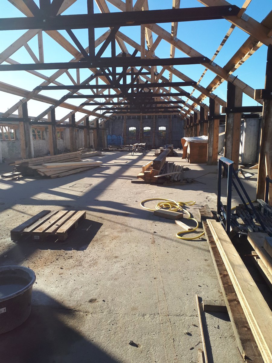 debbiehees01's tweet photo. Vanavond hebben we een rondleiding gehad in de Greswarenfabriek.  De restauratiewerkzaamheden zijn in volle gang en ziet er geweldig uit. https://t.co/AI5E7Lx4w7