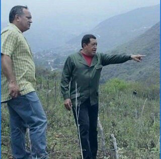 Deci3003's tweet photo. #VenezuelaAlzaSuVozEnLaONU 
Esta noche llega el hijo de Chávez @dcabellor y @ConElMazoDando 
Un programa IMPERDIBLE!!! 
Sigamos juntos por los caminos de Chávez, comunicando y haciendo revolución... ! 💞💕💕 https://t.co/pNXQMvP0HA