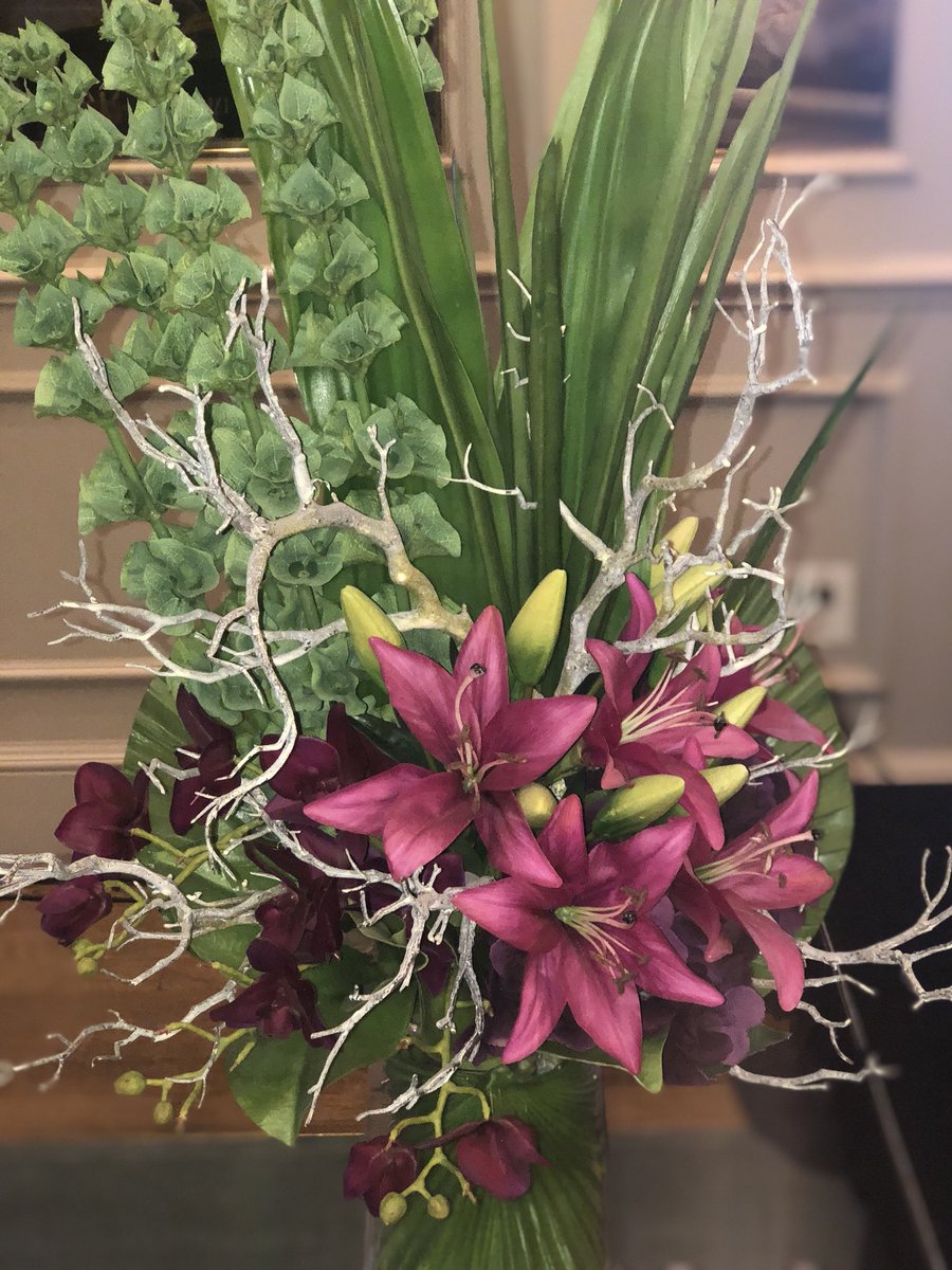 image_magazine's tweet photo. Gorgeous flowers at #IMAGEYBF courtesy of @Floralimagedub 🌼🌸🌺 https://t.co/Mgr8wh6Uwb