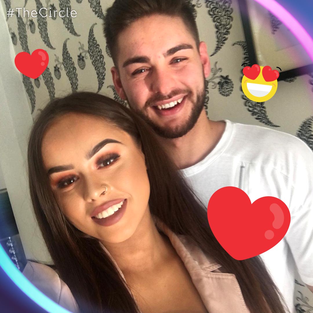 C4TheCircle's tweet image. ALERT!

#Maiden have been reunited in the *real* world! 💕 #TheCircle