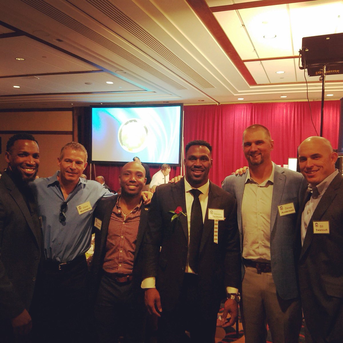 Special night with some very special Beaver football alums. Congrats <a href="/sj39/">Steven Jackson</a> for being inducted to the Oregon Sports Hall of Fame! <a href="/DAnderson314/">DA</a> <a href="/JaysonJBaptiste/">Jayson Jean Baptiste</a> #GoBeavs