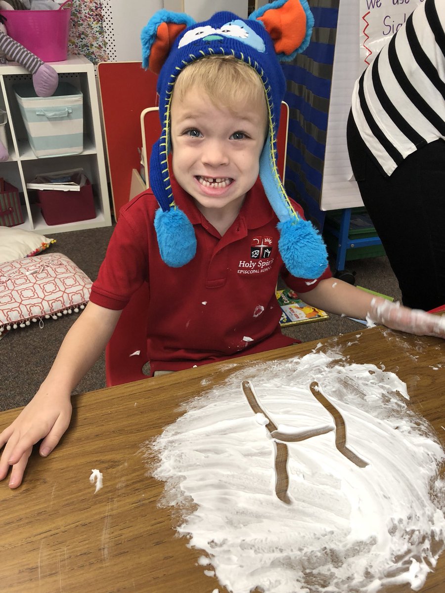 ms_mckim's tweet photo. Practicing our letters in shaving cream! Perfect activity for our unit in learning about our 5 senses! #WeAreHSES18 #voyagers @hsessaints https://t.co/at3Wt0p3sR