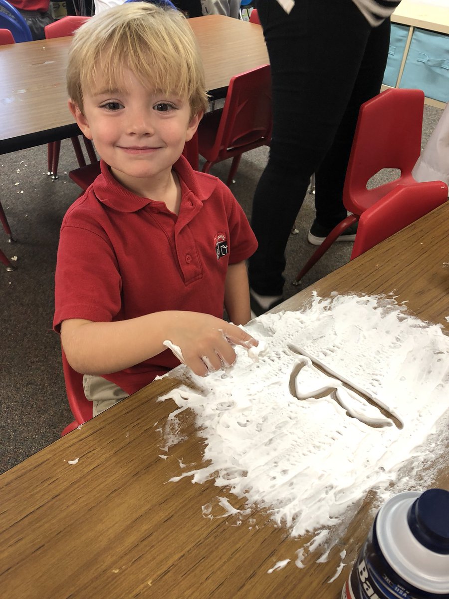 ms_mckim's tweet photo. Practicing our letters in shaving cream! Perfect activity for our unit in learning about our 5 senses! #WeAreHSES18 #voyagers @hsessaints https://t.co/at3Wt0p3sR