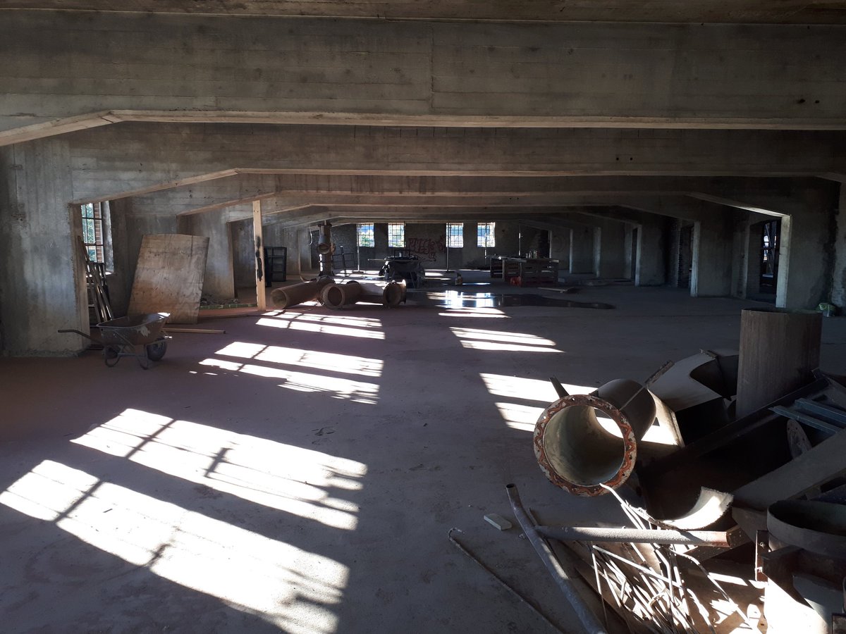 debbiehees01's tweet photo. Vanavond hebben we een rondleiding gehad in de Greswarenfabriek.  De restauratiewerkzaamheden zijn in volle gang en ziet er geweldig uit. https://t.co/AI5E7Lx4w7