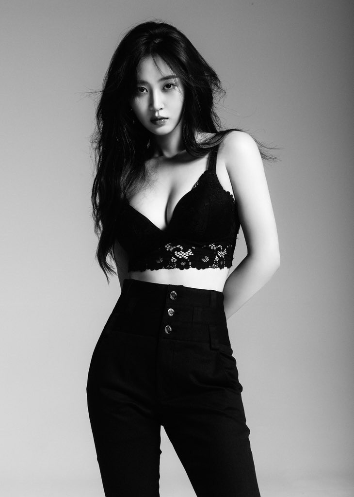 SoundLineRadio's tweet photo. Yuri (Girls’ Generation) sorprende a sus fans con la noticia de su debut como solista.
@GirlsGeneration #유리 #YURI #소녀시대 #GirlsGeneration #TheFirstMiniAlbum #TheFirstScene #20181004_6PM https://t.co/swAvVjU16U