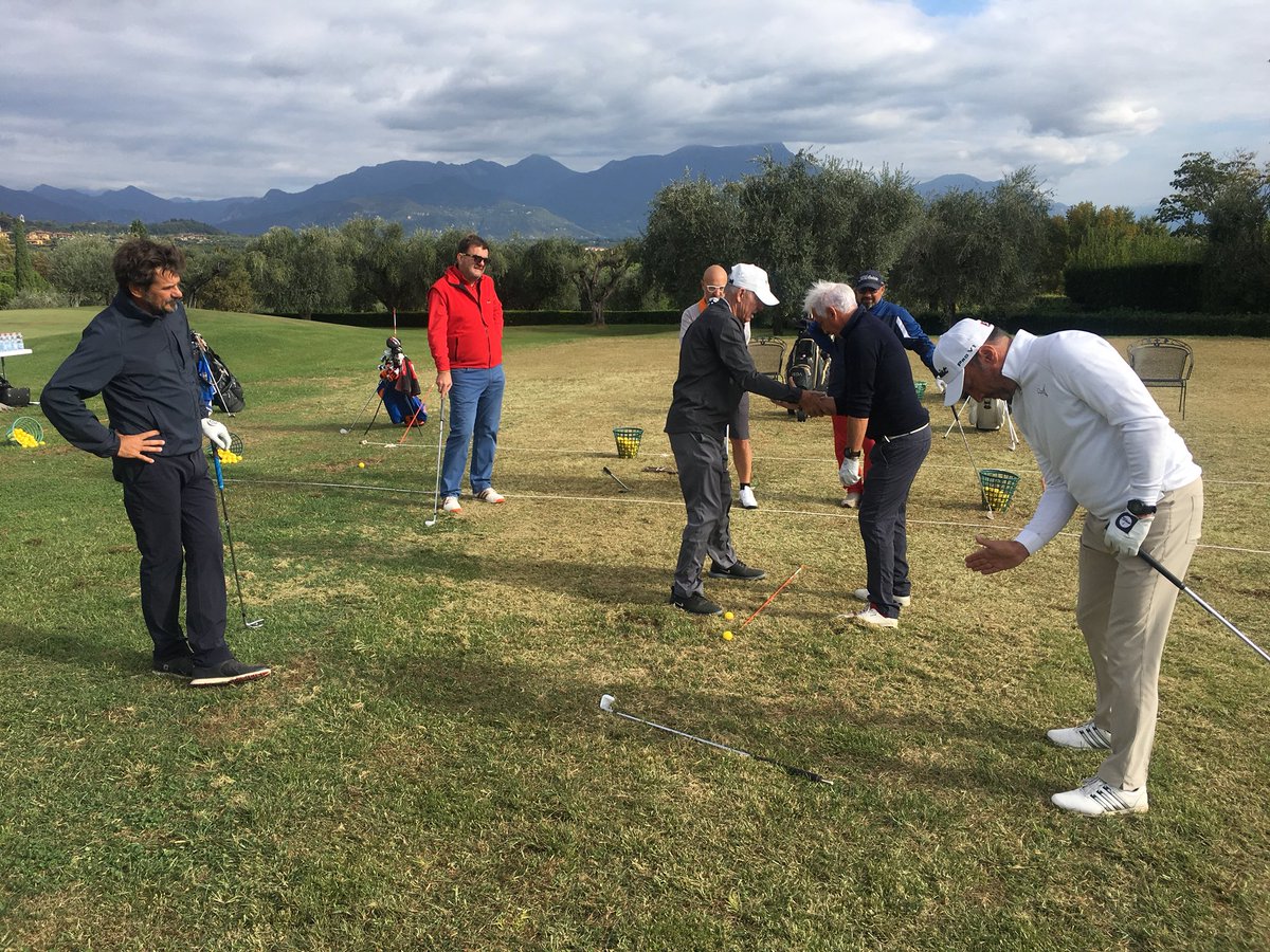 ZanardelliGolf's tweet photo. Finita la prima giornata di Golf Clinic con il grande Chuck Cook a @Gardagolf. Siamo pronti per iniziare il secondo giorno ed aiutare altri 6 giocatori a sviluppare impatti più solidi e corretti! #chuckcook 👍 https://t.co/nYxkYKqkZA