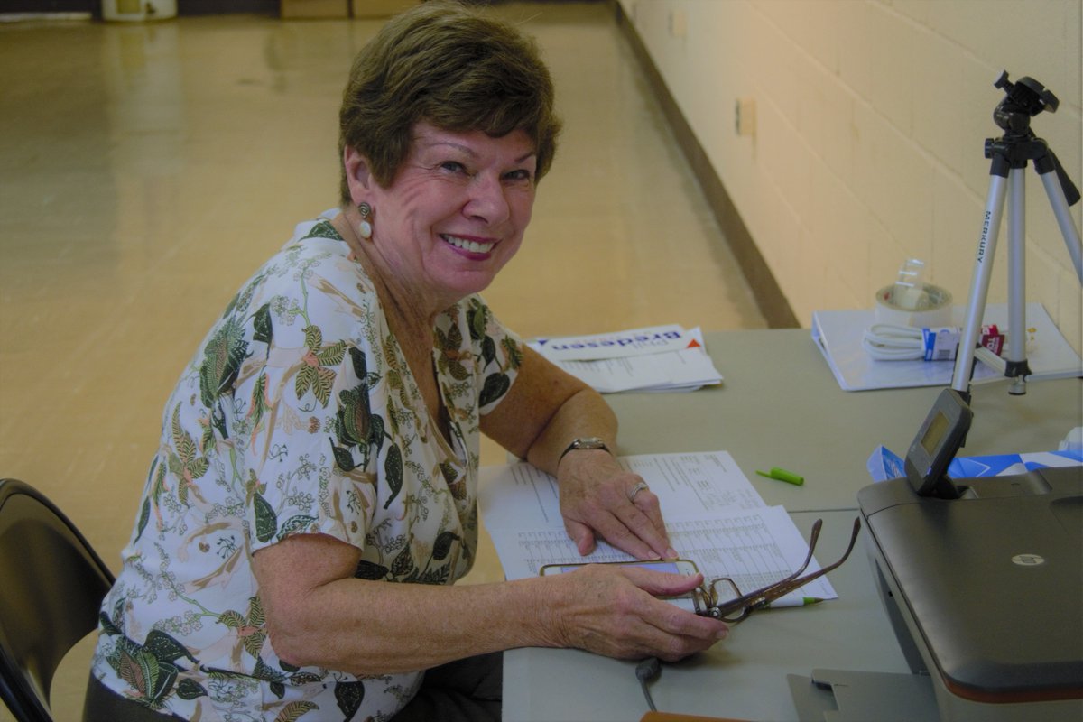 FloiedFor71's tweet photo. We have a great group of hardworking volunteers at the Hardin County Democratic Party Headquarters in Savannah, TN contacting voters in District 71! Come on down and join the effort and help flip our district #blue! Let's make a difference! #FloiedFor71 #FightForFloied #VoteBlue https://t.co/vcGcs04E0w