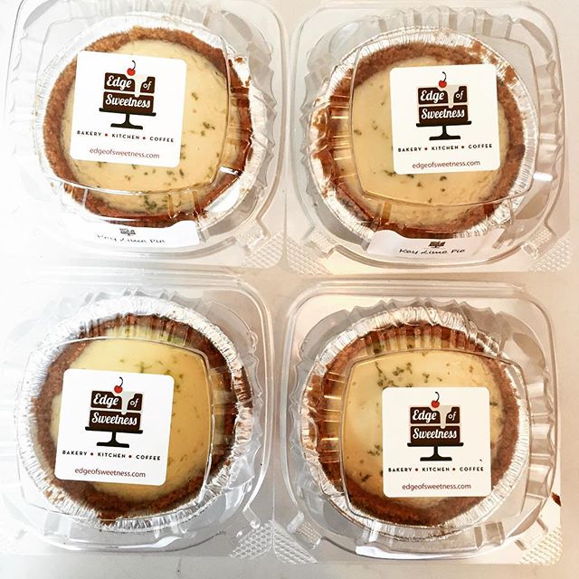 edgeofsweetness's tweet photo. Happy National Key Lime Pie Day! We have plenty of pies! #nationalkeylimepieday #pie #pumpkincakecups #edgeofsweetness #edgeofsweetnessbakery https://t.co/mgYjV0yez2
