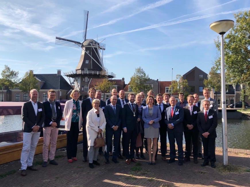 HenkBrinkDr's tweet photo. Foto’s van bezoek @CvNieuwenhuizen in Meppel bij de @PortofZwolle waar ondernemers belang benadrukken sluis #kornwerderzand @rtakorteland @KlaasKielstra @JanNicoAppelman @BoermanBert https://t.co/jwmhvn0Qmz