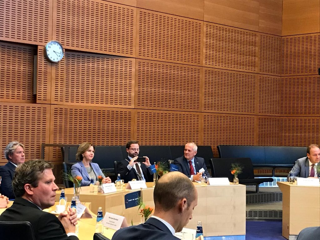 Foto’s van bezoek <a href="/CvNieuwenhuizen/">Cora van Nieuwenhuizen</a> in Meppel bij de <a href="/PortofZwolle/">Port of Zwolle</a> waar ondernemers belang benadrukken sluis #kornwerderzand <a href="/rtakorteland/">Richard Korteland</a> <a href="/KlaasKielstra/">Klaas Kielstra</a> <a href="/JanNicoAppelman/">Jan-Nico Appelman</a> <a href="/BoermanBert/">Bert Boerman</a>