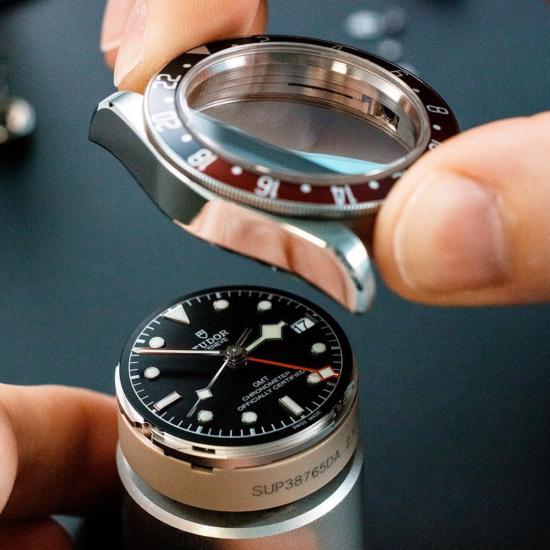 Torres_Joyas's tweet photo. Caja del #BlackBay GMT #TudorKnowHow #BBGMT #TudorWatch #BornToDare https://t.co/WuJC5SZYJX