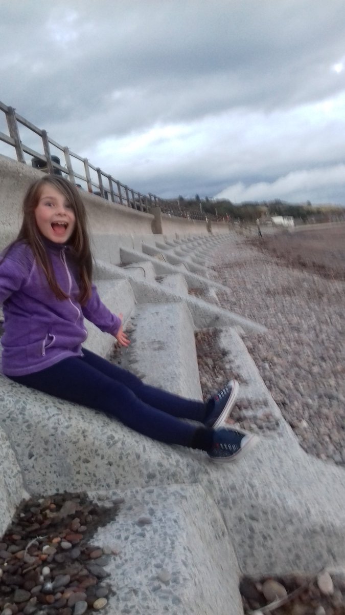 ClareTBrown's tweet image. Lorry overturned on cairn o'mount Rd.  Long way home. So stopped with children @thebayfish stonehaven. #funatthebeach