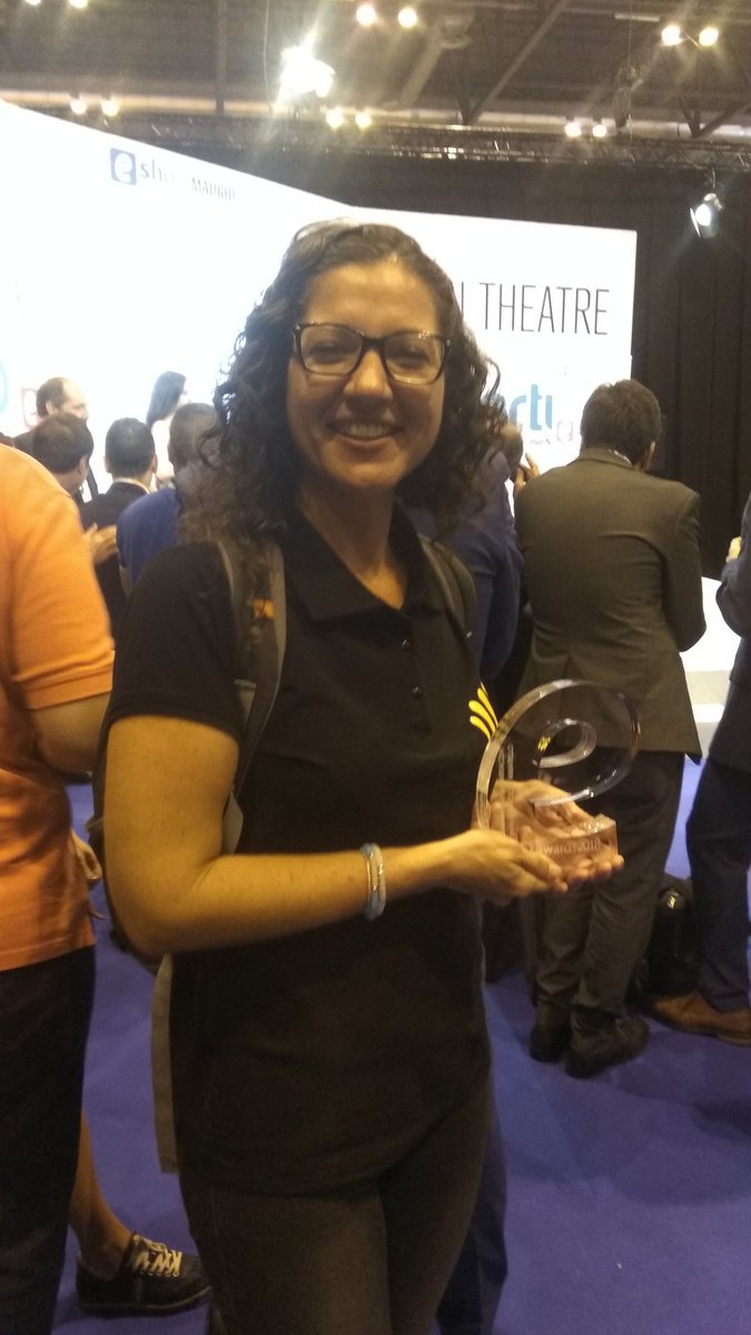 eshowesp's tweet photo. Premio #Miracom para @SomosArmadillos. #eAwardseshow18 en #Eshowmad18 https://t.co/CfOIlOHGku